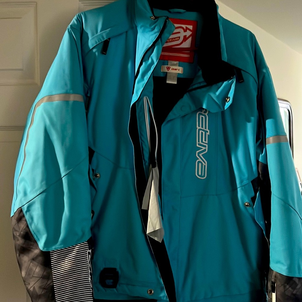 Woman’s like new snowmobile/ski jacket. Size XL
